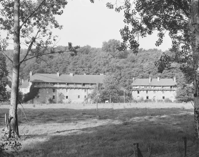 Façades postérieures des logements ouvriers.
