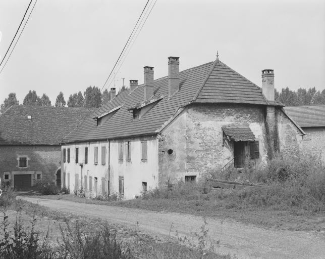 Logement patronal depuis le sud-ouest.