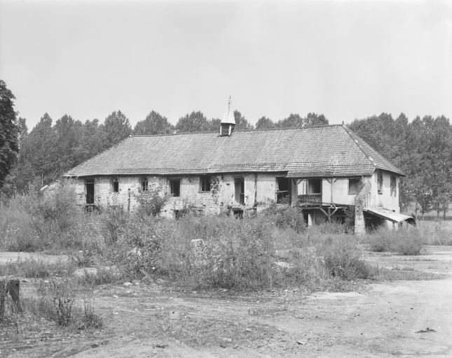 Le presbytère : façade ouest en 1980.