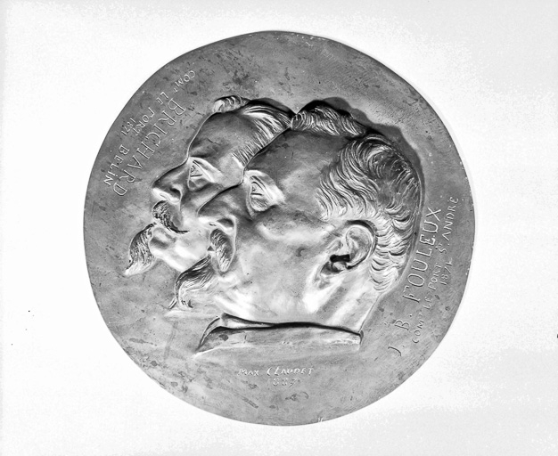 Portraits sur médaillon représentant le commandant du fort Belin (Brichard) et le commandant du fort Saint-André (Fouleux), 1887.