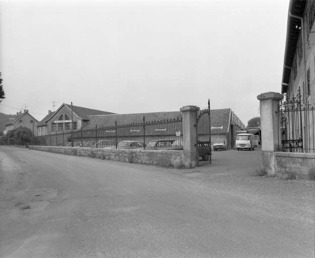 Ateliers en rez-de-chaussée depuis le sud en 1981.
