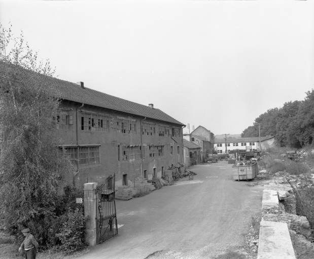 Façade est de l'atelier de montage de pendules (?) en 1981.
