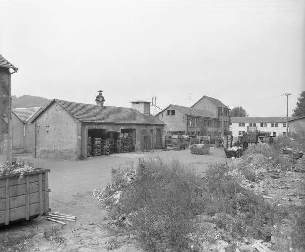 Ateliers divers depuis le sud-est en 1981.