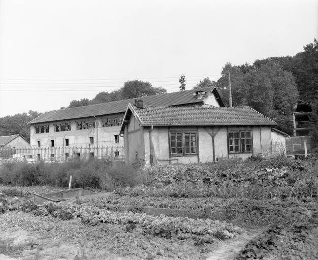 Salle de réunion pour la fanfare de l'usine en 1981.