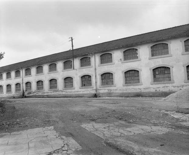 Façade nord de l'atelier des pompes en 1981.