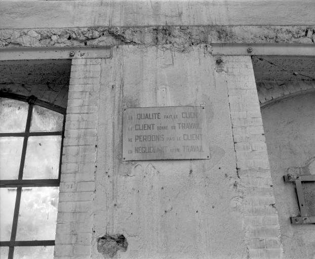 Plaque apposée dans l'atelier des pompes en 1981.