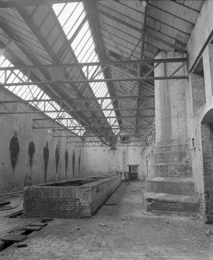 Intérieur de l'atelier de polissage en 1981.