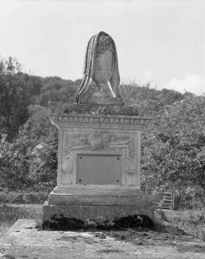 Monument funéraire de Jean-Charles Japy en 1981.