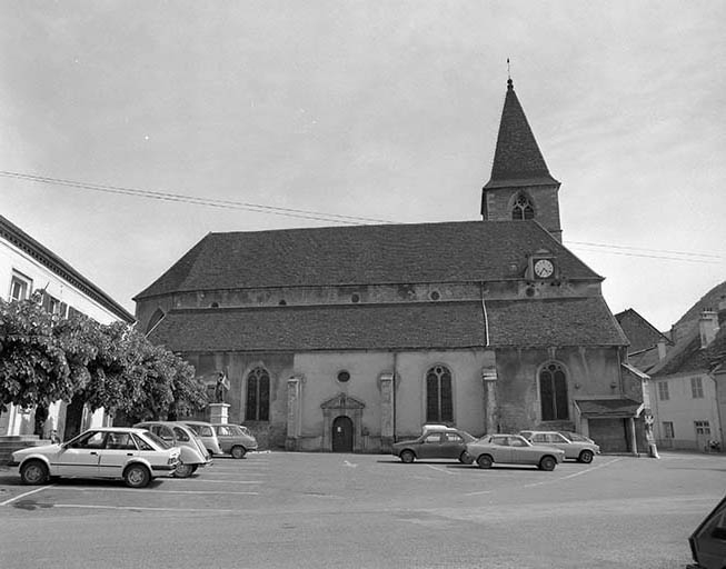 Extérieur : face latérale gauche.