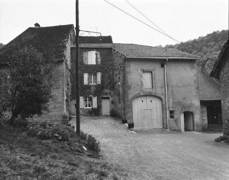 Vue générale de la façade antérieure.