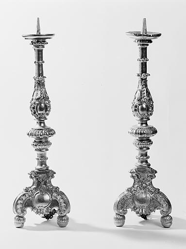 10 chandeliers d'autel et croix du maître-autel