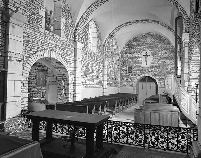 Intérieur : nef depuis le choeur.