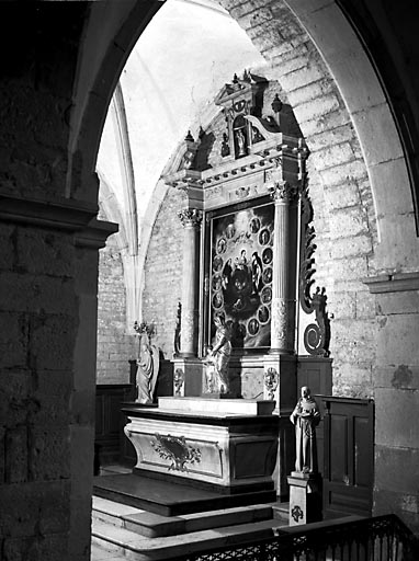 Autel, gradin d'autel, tabernacle, retable (autel secondaire de la 1ère chapelle gauche)