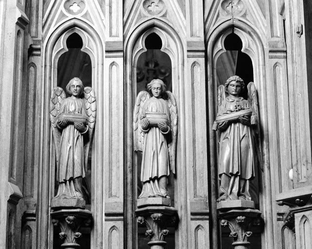 Détail : anges dans les arcatures de gauche.