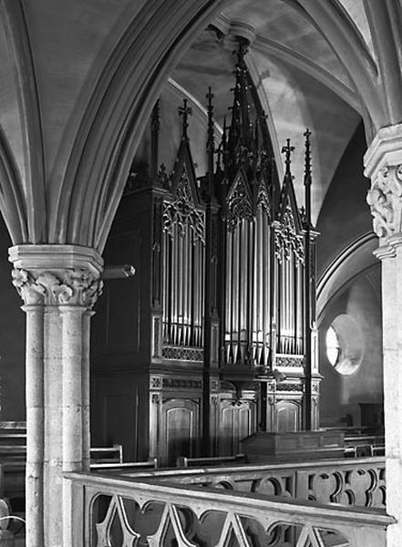 Vue d'ensemble de trois quarts gauche. - © Région Franche-Comté, Inventaire du patrimoine, ADAGP, 1982