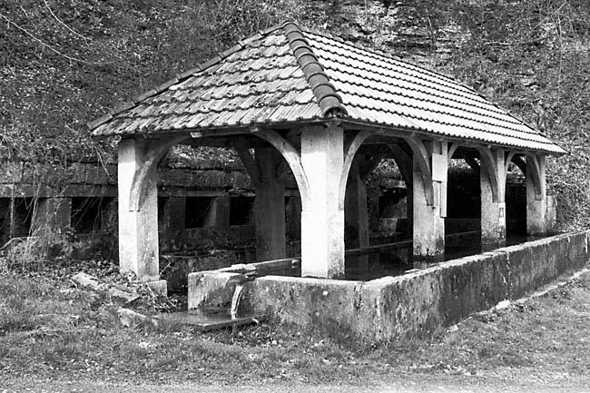 Fontaine-lavoir