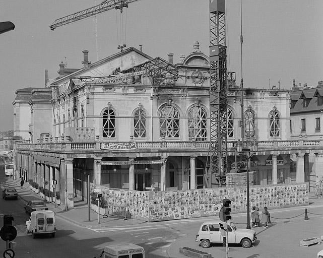 Église paroissiale, théâtre