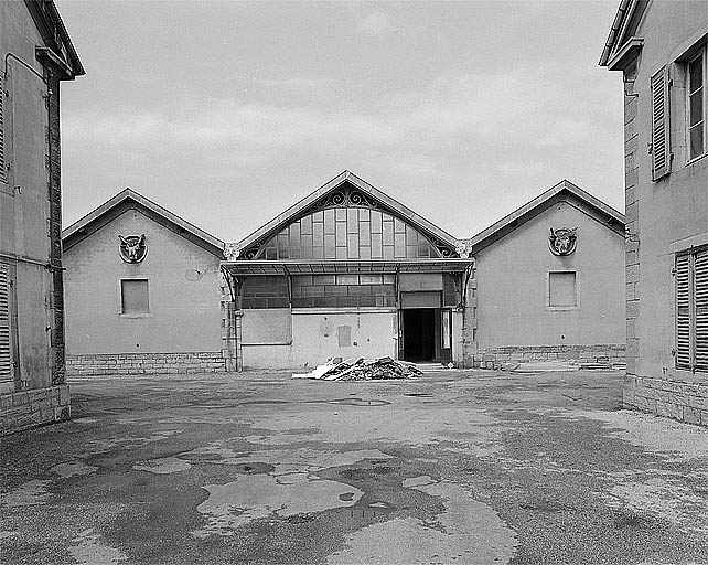 Façade antérieure de la halle.