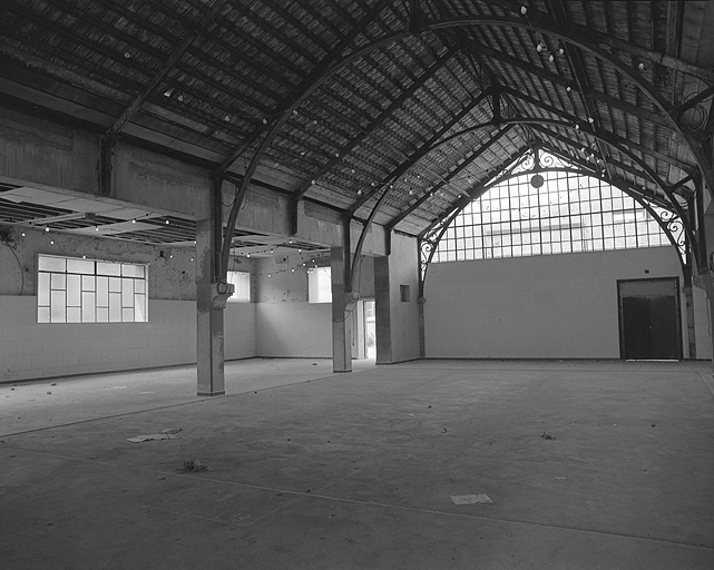 Vue intérieure de la halle.