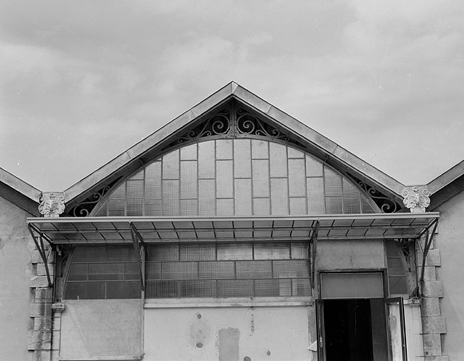 Détail de la couverture de la halle.