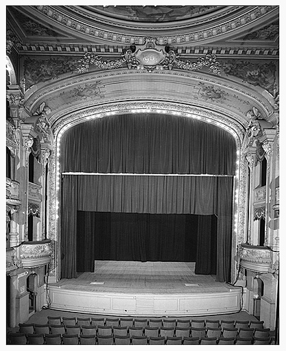 Salle : ouverture de scène.