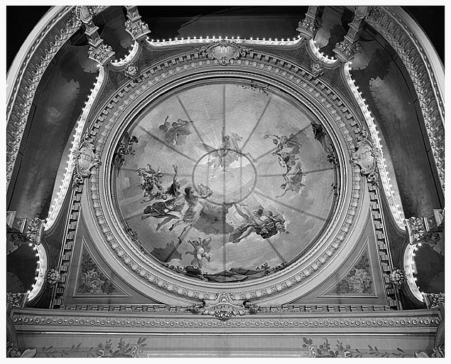 Salle : plafond.