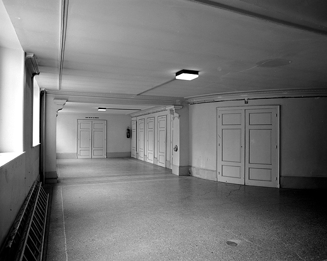 Couloir d'accès aux loges et au 1er balcon.