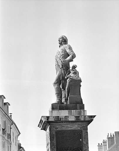 Le général Lecourbe, vu de profil.