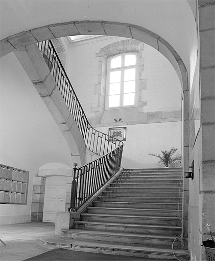 Grand escalier : vue générale.