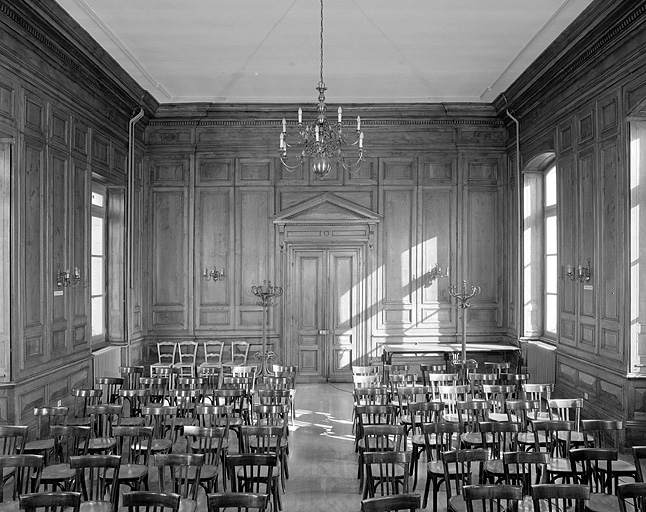 Ancienne salle du Tribunal, vue depuis l'abside.