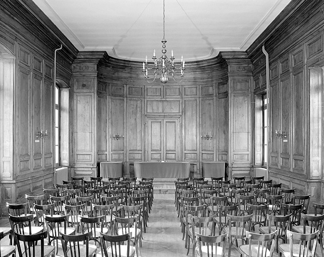 Ancienne salle du Tribunal, vue depuis l'entrée.