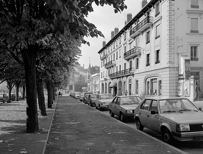 Anciens bâtiments conventuels. Façade sur la rue Pasteur.