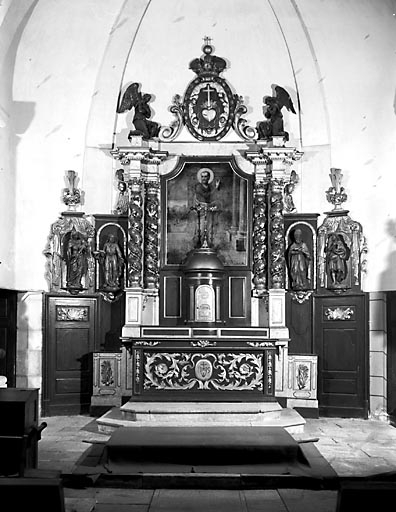 Autel, gradin d'autel, tabernacle, retable, tableau (ensemble du maître-autel)