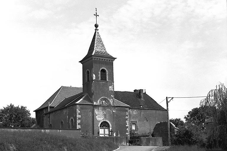 Vue de la nef et du choeur.