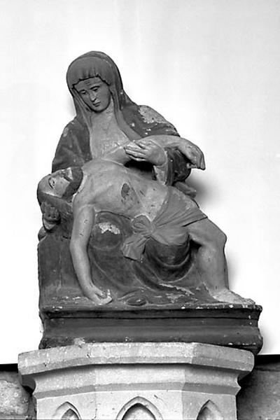 Groupe sculpté (statuette) : Vierge de Pitié