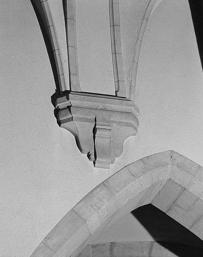 Eglise, vaisseau latéral nord, culot de retombée de la voûte.