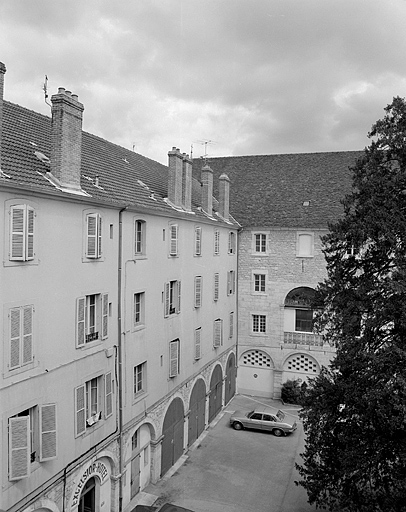 Bâtiments conventuels, cour intérieure, façade ouest.