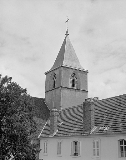 Eglise, vue générale du clocher depuis le sud-ouest.