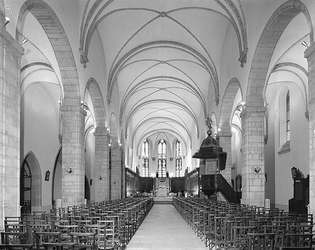 Eglise, vue générale des trois vaisseaux depuis l'ouest.