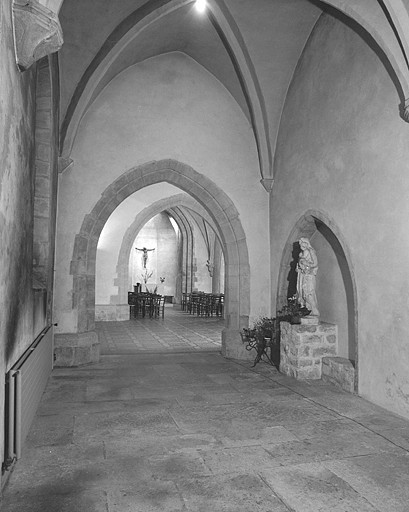 Eglise, quatrième chapelle gauche, vue depuis l'ouest.