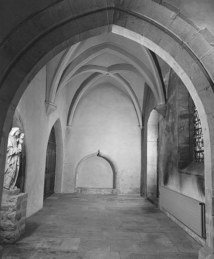 Eglise, quatrième chapelle gauche, vue depuis l'est.