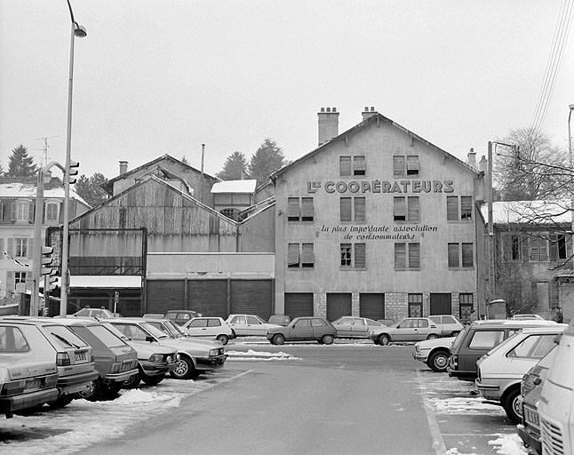 Façades sur la rue des Huisselets.