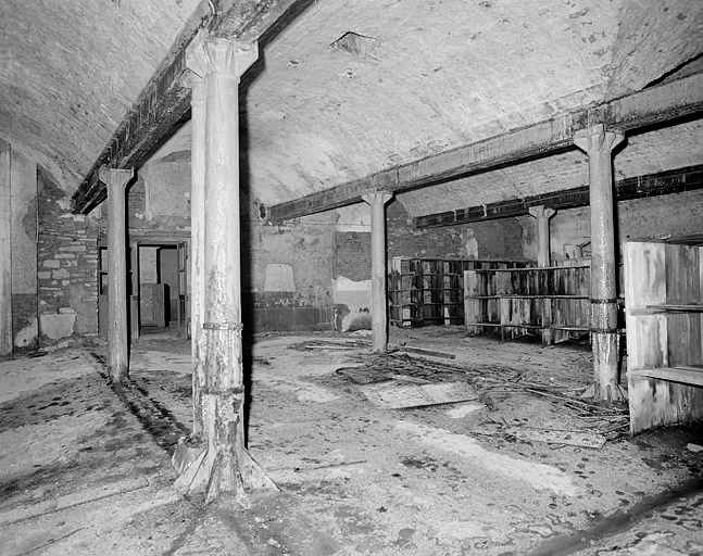 Premier étage, grande salle, côté ouest.