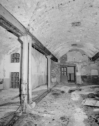 Premier étage, grande salle, côté ouest.