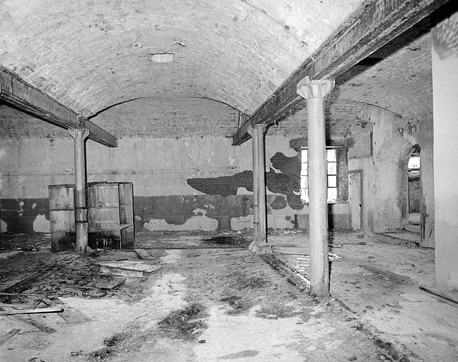 Premier étage, grande salle, côté est.
