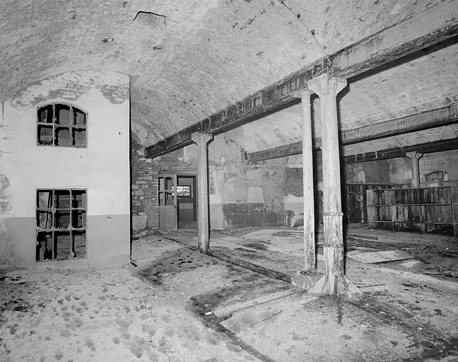 Premier étage, grande salle, côté ouest.