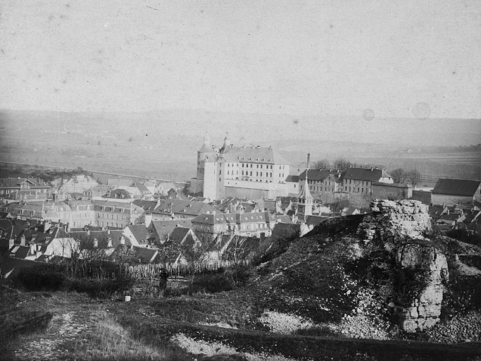 Vue d'ensemble prise du site de la citadelle,fin 19e siècle.