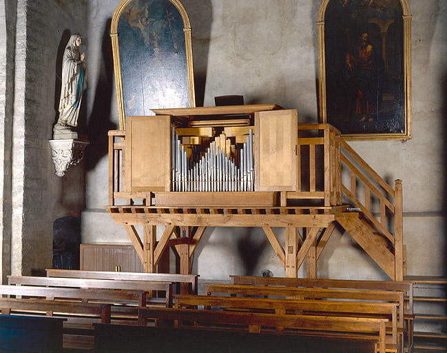 Orgue de choeur, vu de trois quarts droit.