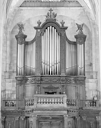 Grand orgue, vu de face en contre-plongée.