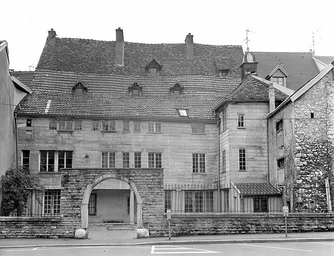 Façade sur cour.